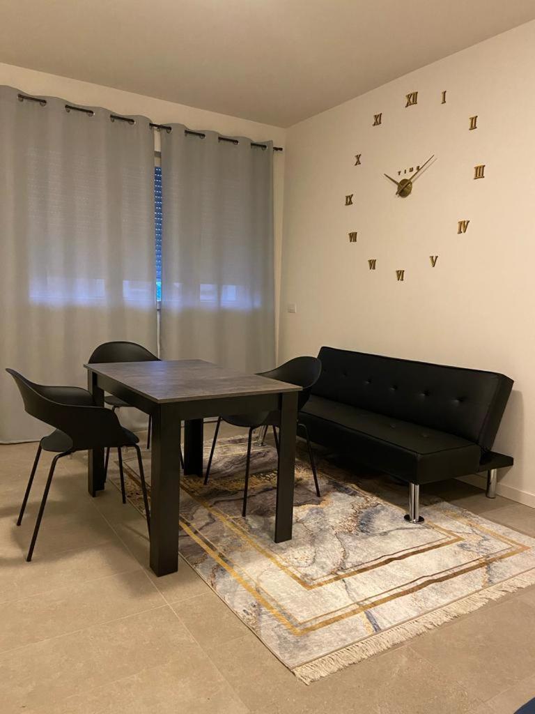 Miriam Apartment Bergamo Bagian luar foto